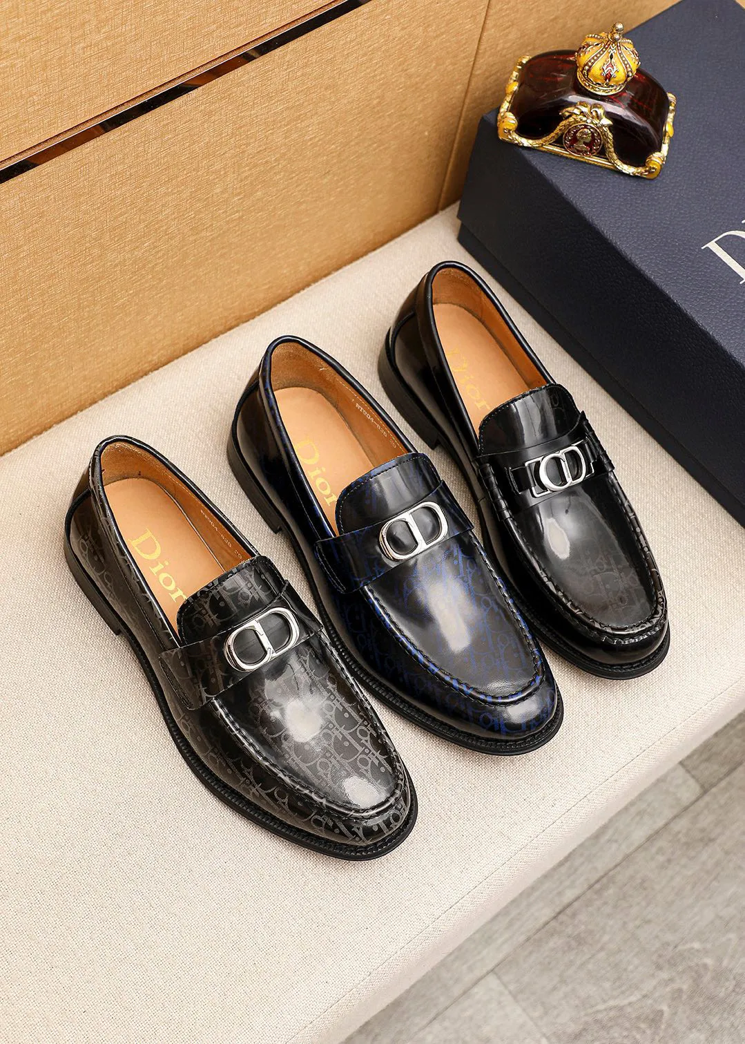 Men's shoes 💰480 💐 Product trademark: Dior "Dior" casual leather shoes Regular size: 39-44 (38.45.46🉑️Customized) Product materials: Selected Italian imported first-layer open-edge beaded cowhide leather upper + classic hardware buckle, imported water-dyed 🐂 cowhide lining. Strong three-dimensional visual effect, original outsole Color: 3⃣️colors available